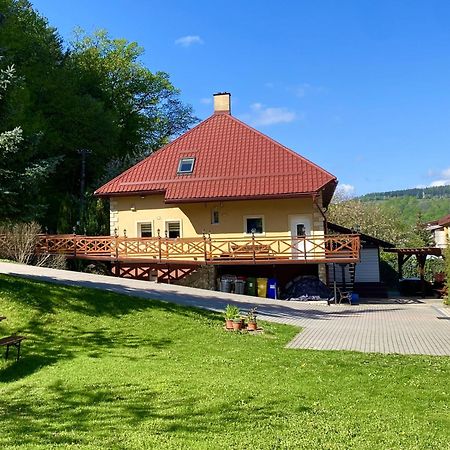 Privat Adriana Apartment Кремница Екстериор снимка