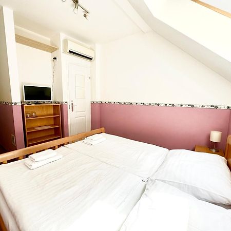 Privat Adriana Apartment Кремница Екстериор снимка