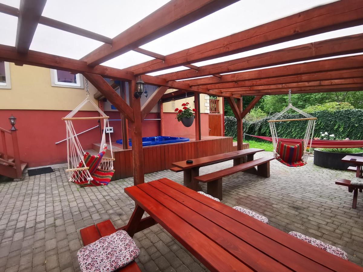 Privat Adriana Apartment Кремница Екстериор снимка