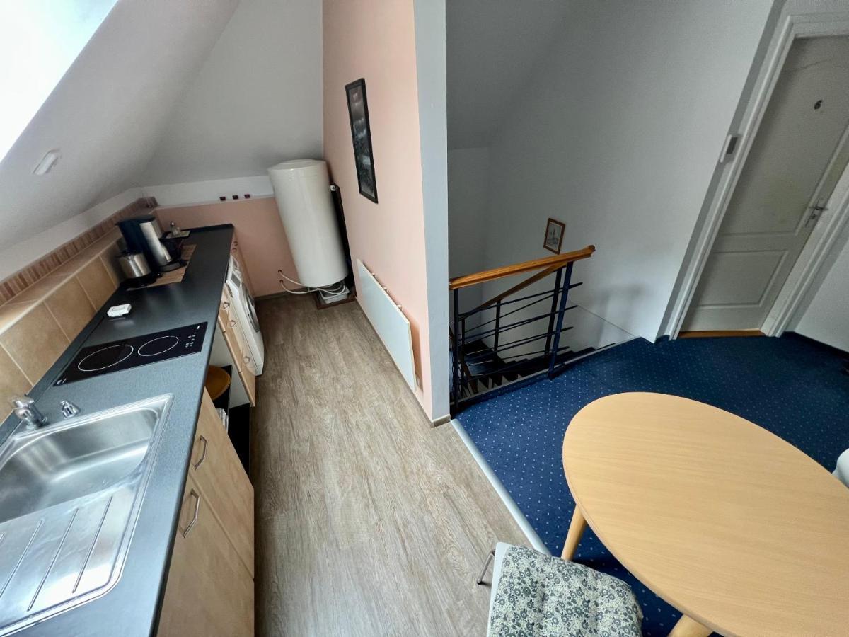 Privat Adriana Apartment Кремница Екстериор снимка