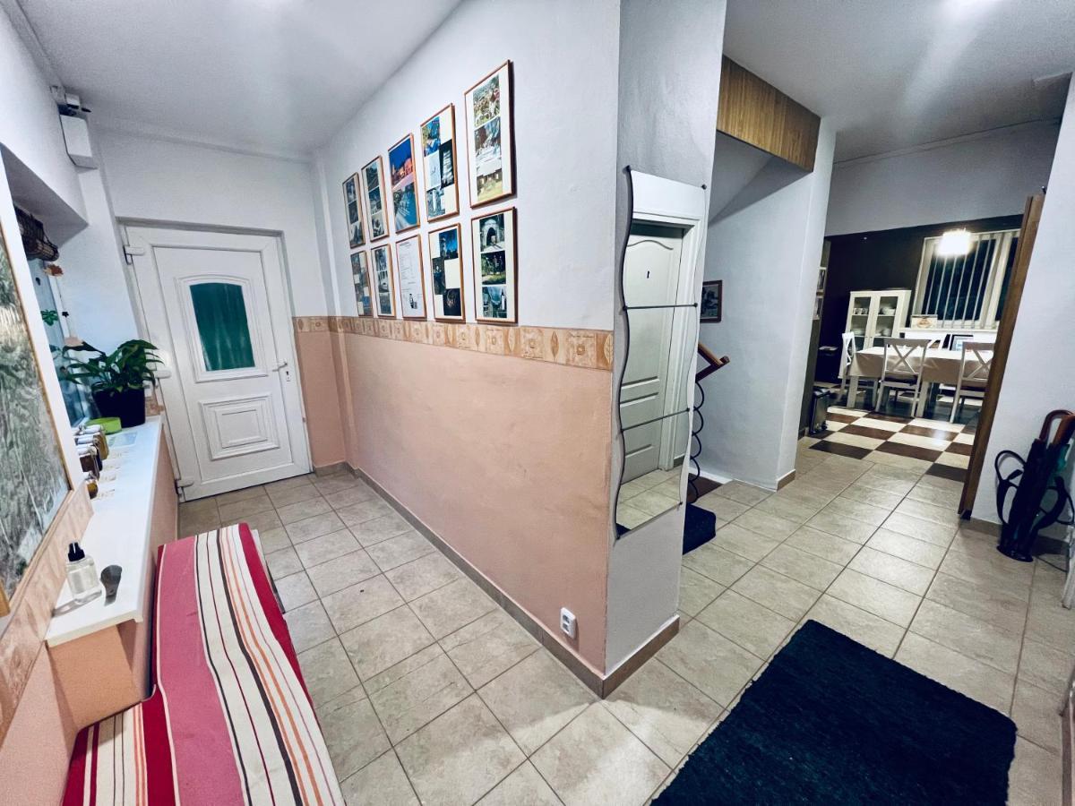 Privat Adriana Apartment Кремница Екстериор снимка