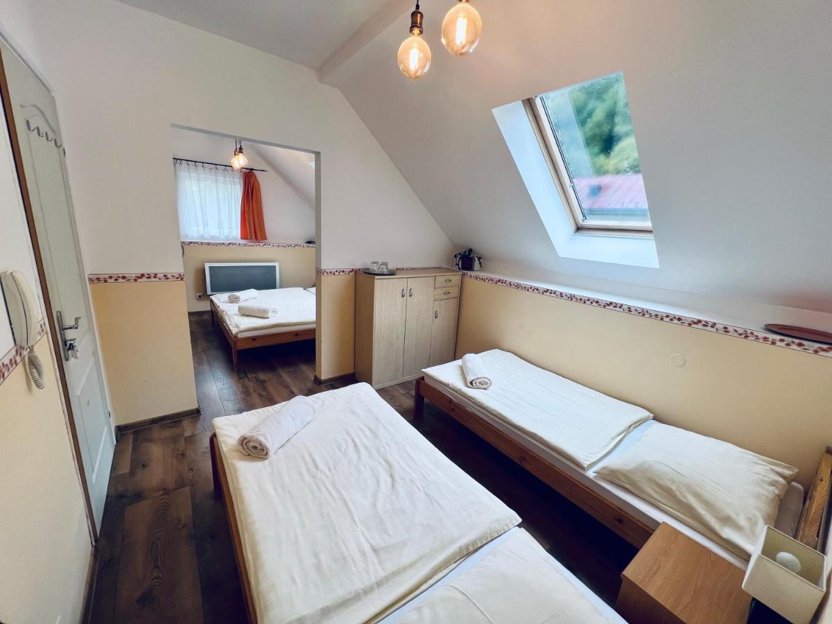Privat Adriana Apartment Кремница Екстериор снимка