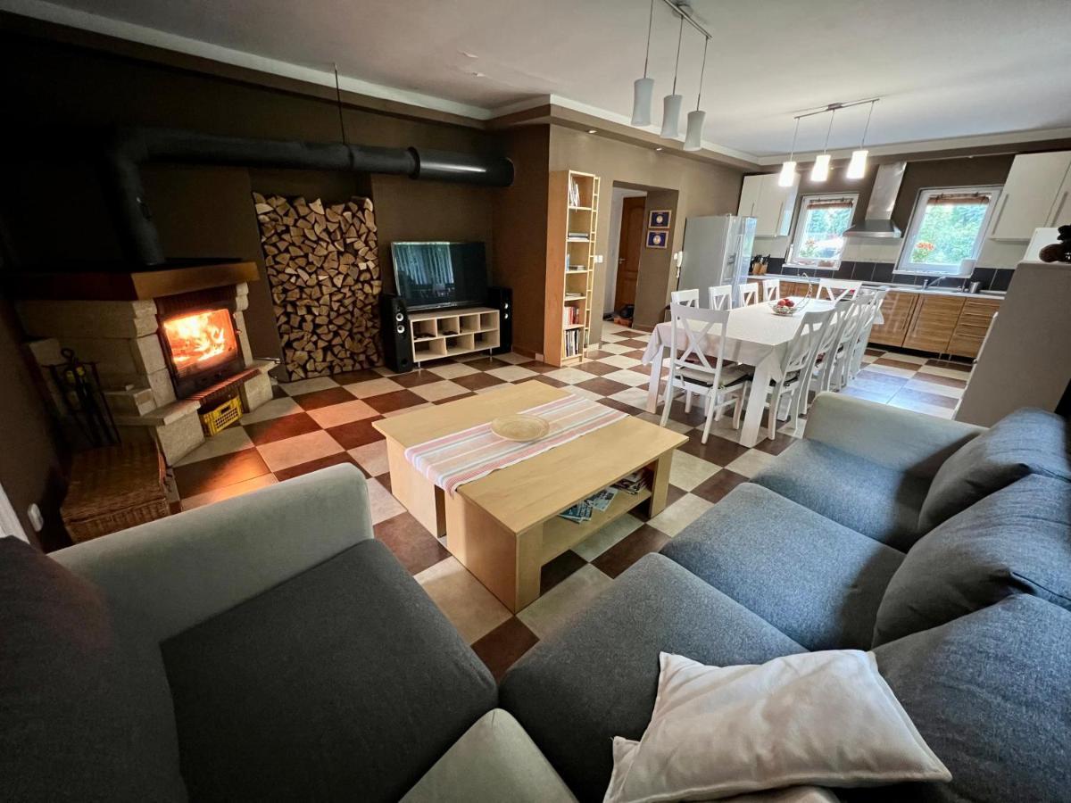 Privat Adriana Apartment Кремница Екстериор снимка