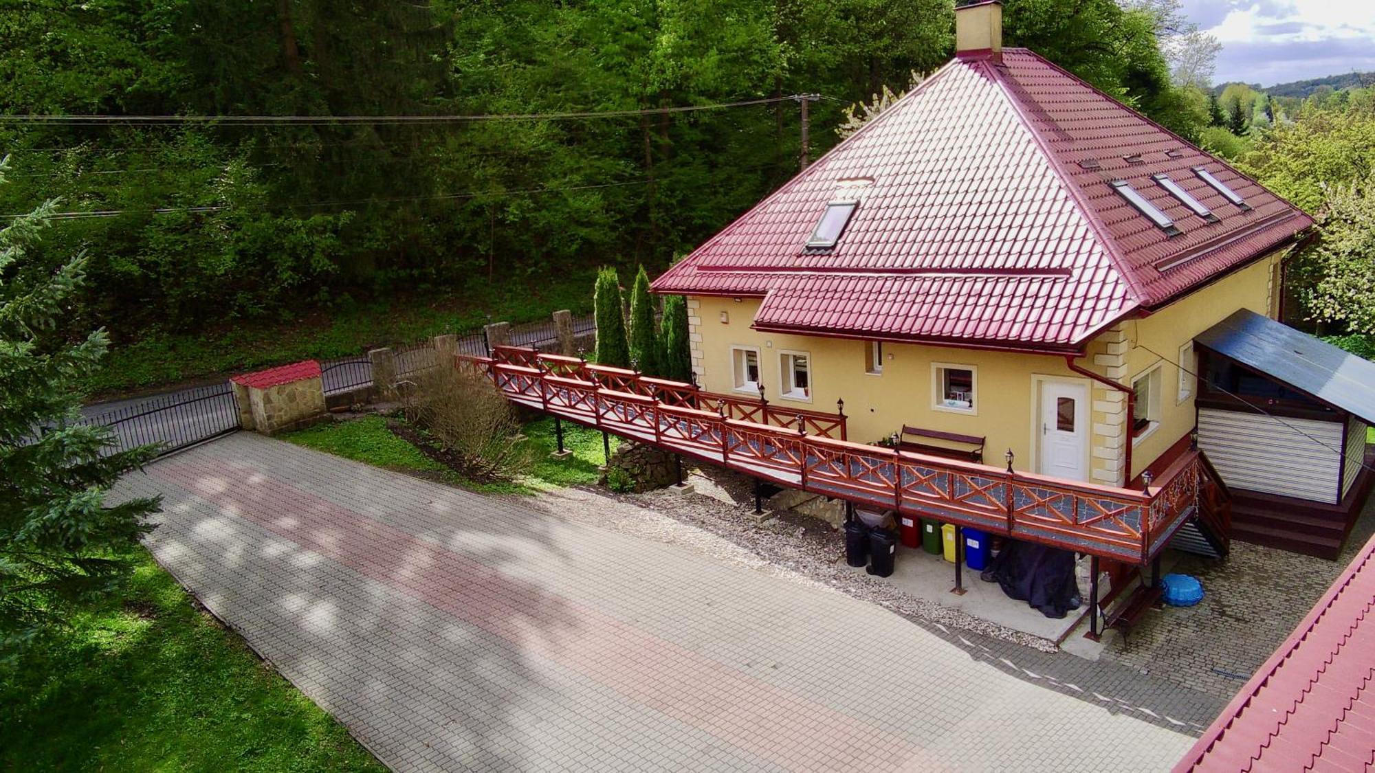 Privat Adriana Apartment Кремница Екстериор снимка