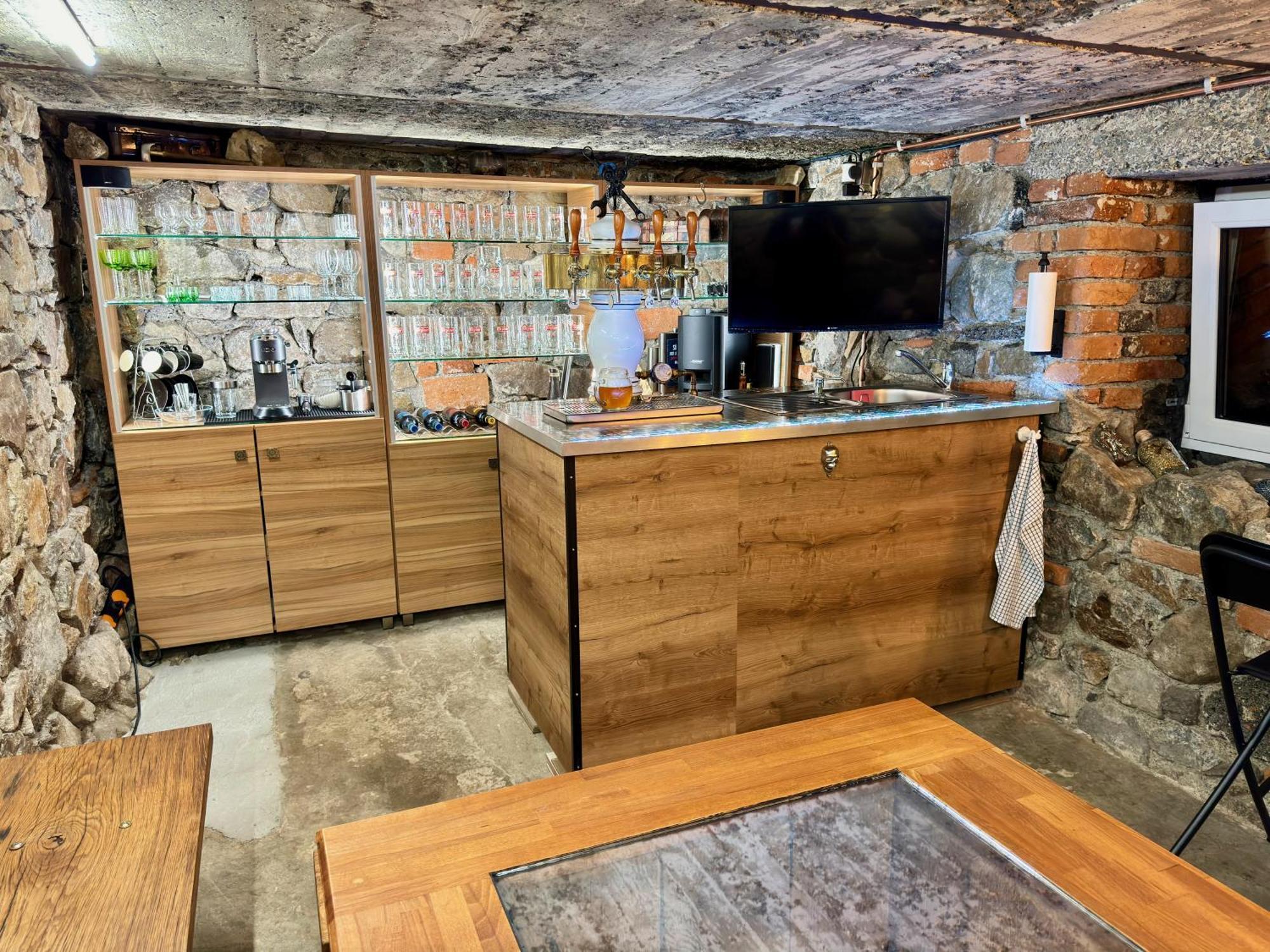 Privat Adriana Apartment Кремница Екстериор снимка
